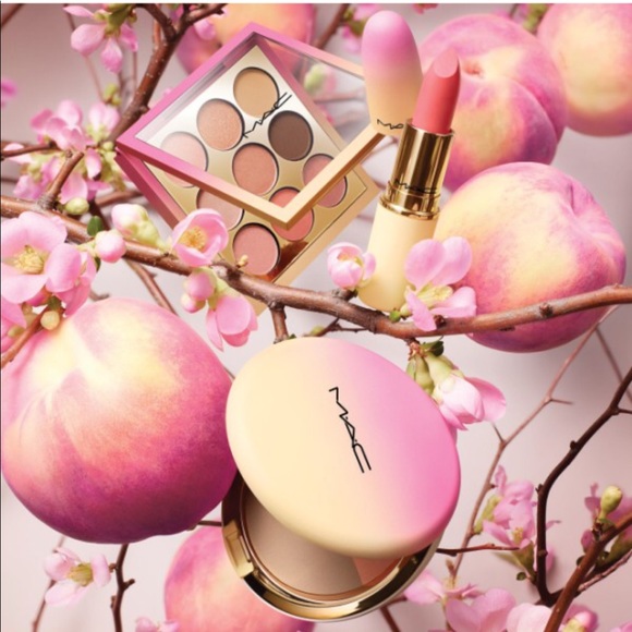 BNIB MAC PEACHY NEW YEAR LIPSTICK LUNAR NEW YEAR - Picture 3 of 3